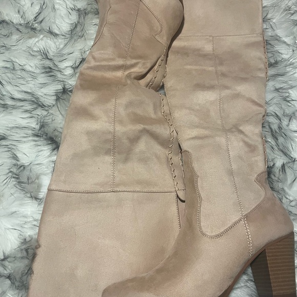 New size 7 - Picture 3 of 3